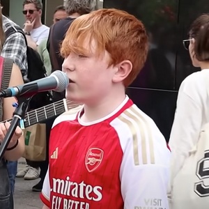 Is dit 13-jarige jongetje de nieuwe Ed Sheeran?